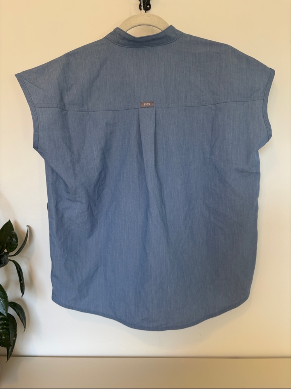 FIGS Technical Collection Blue Scrub Top Size S – Lightweight Modern Fit - Picture 5 of 7